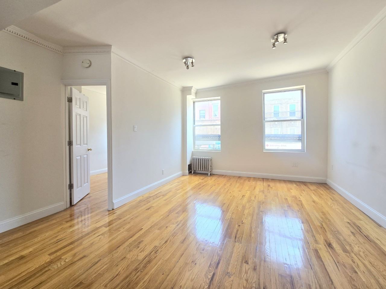 124 Smith St - Photo 2 of 8