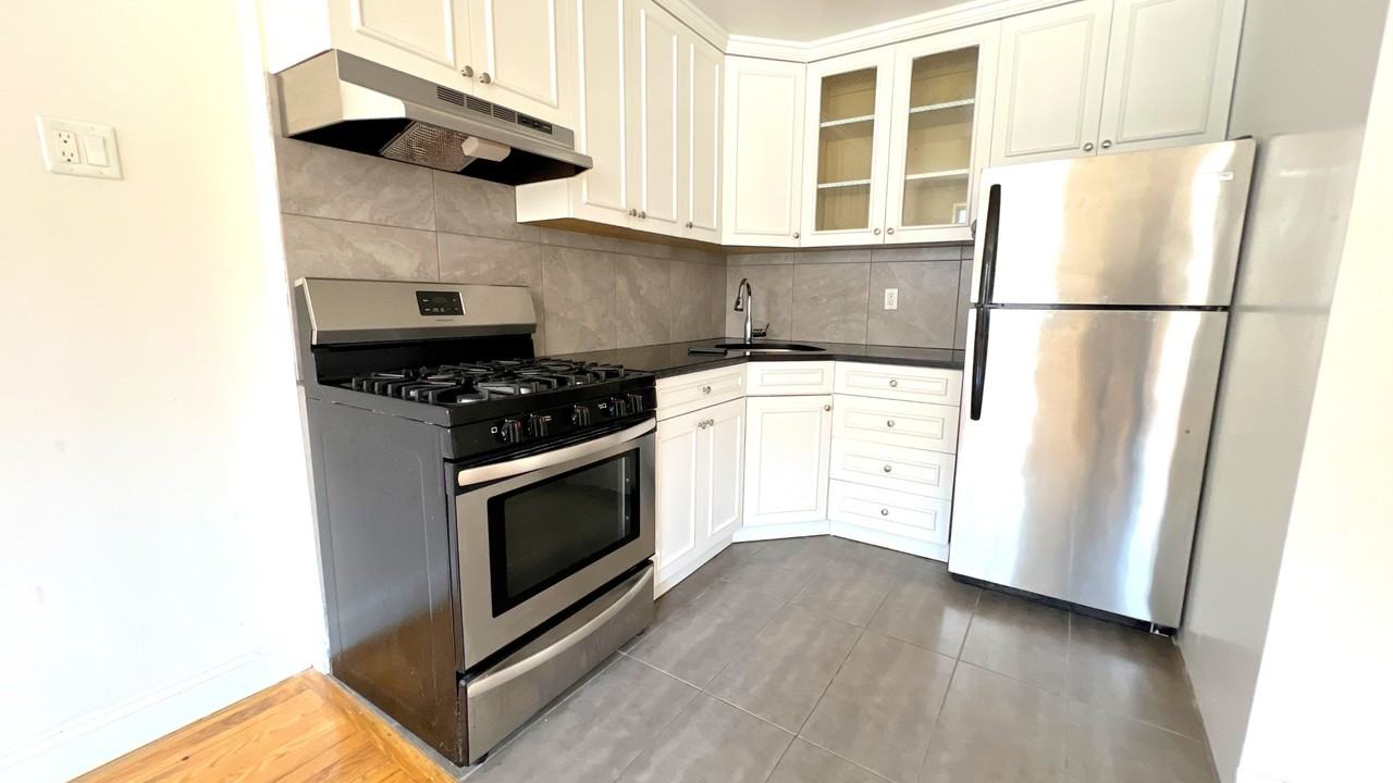 124 Smith St - Photo 5 of 8