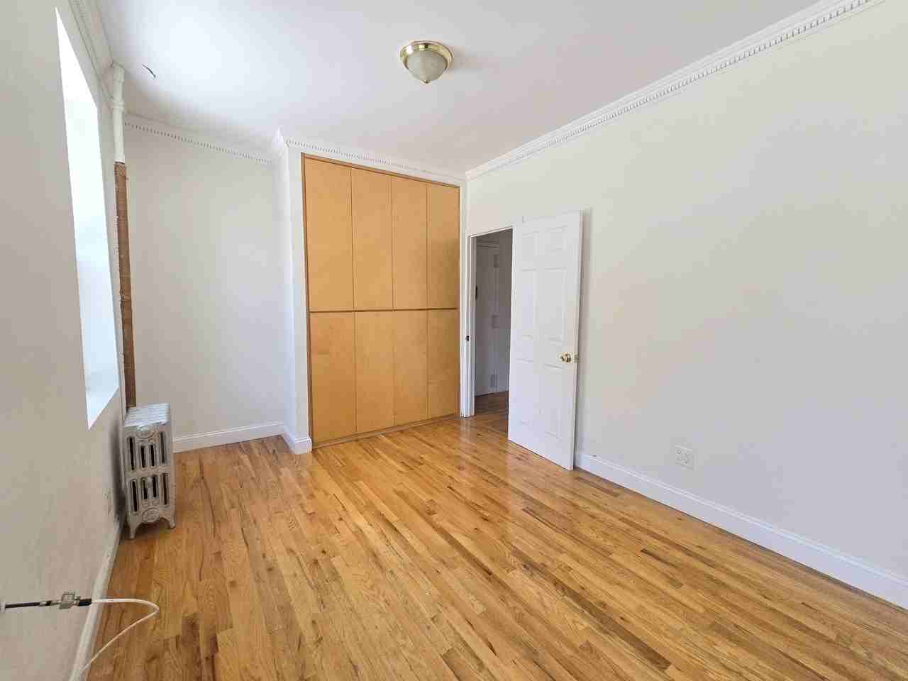 124 Smith St - Photo 6 of 8