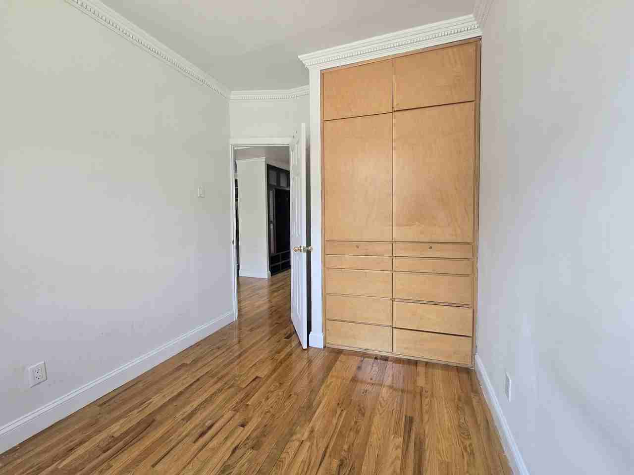 124 Smith St - Photo 7 of 8