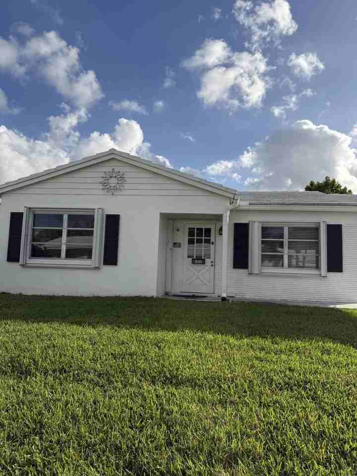 6808 Nw 70th St - Photo 2 of 21