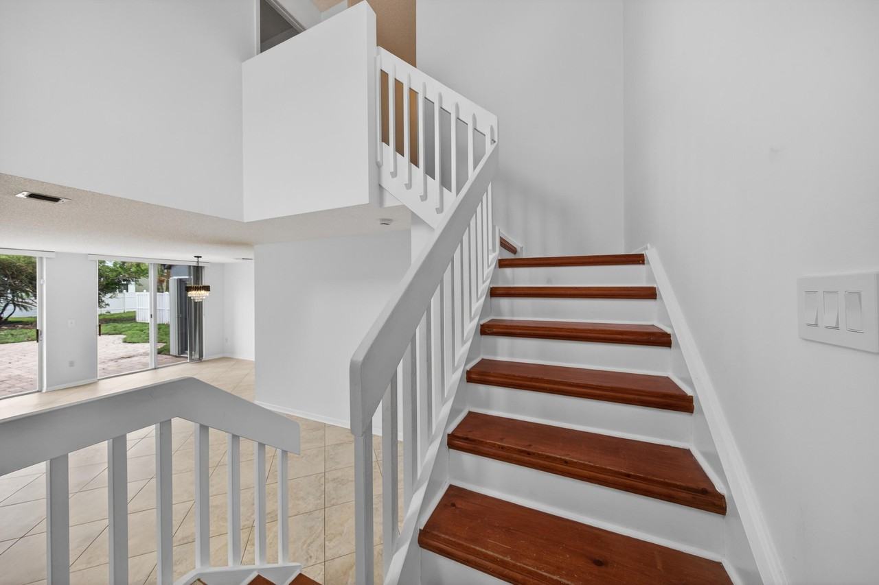 191 Nw 118th Dr - Photo 3 of 46