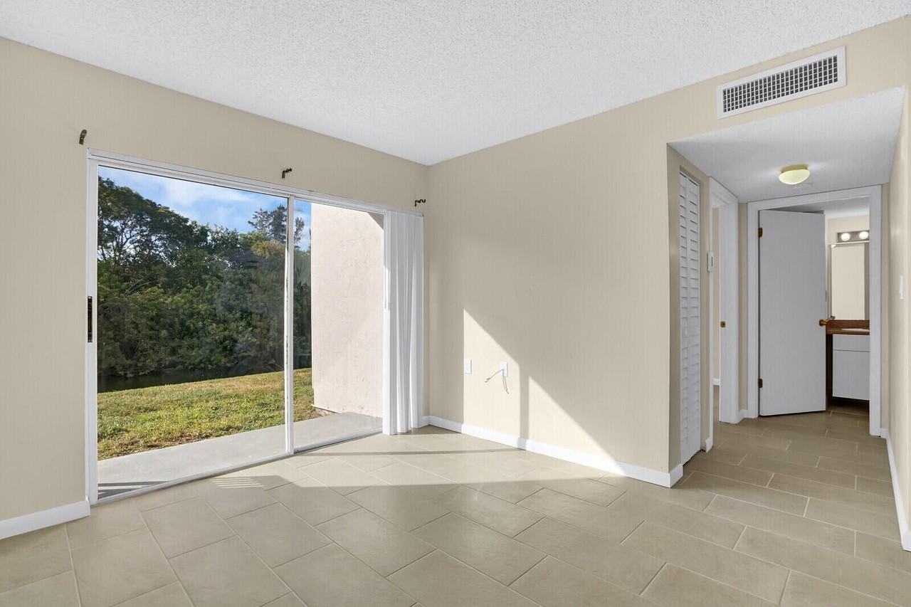 1141 Lake Victoria Dr Apt A - Photo 4 of 16