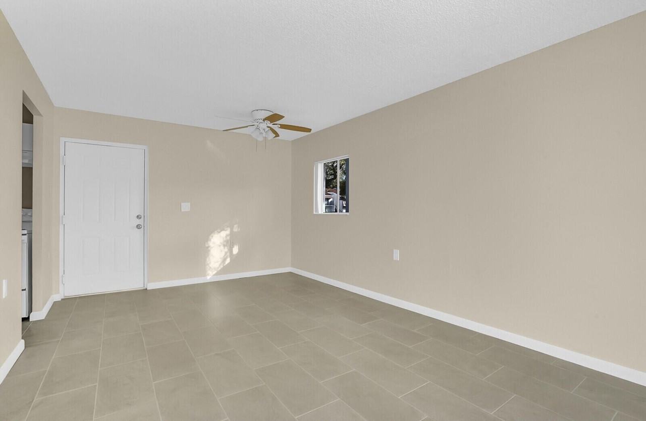 1141 Lake Victoria Dr Apt A - Photo 6 of 16