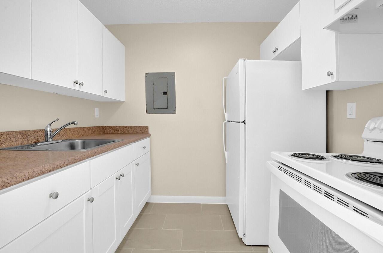 1141 Lake Victoria Dr Apt A - Photo 7 of 16