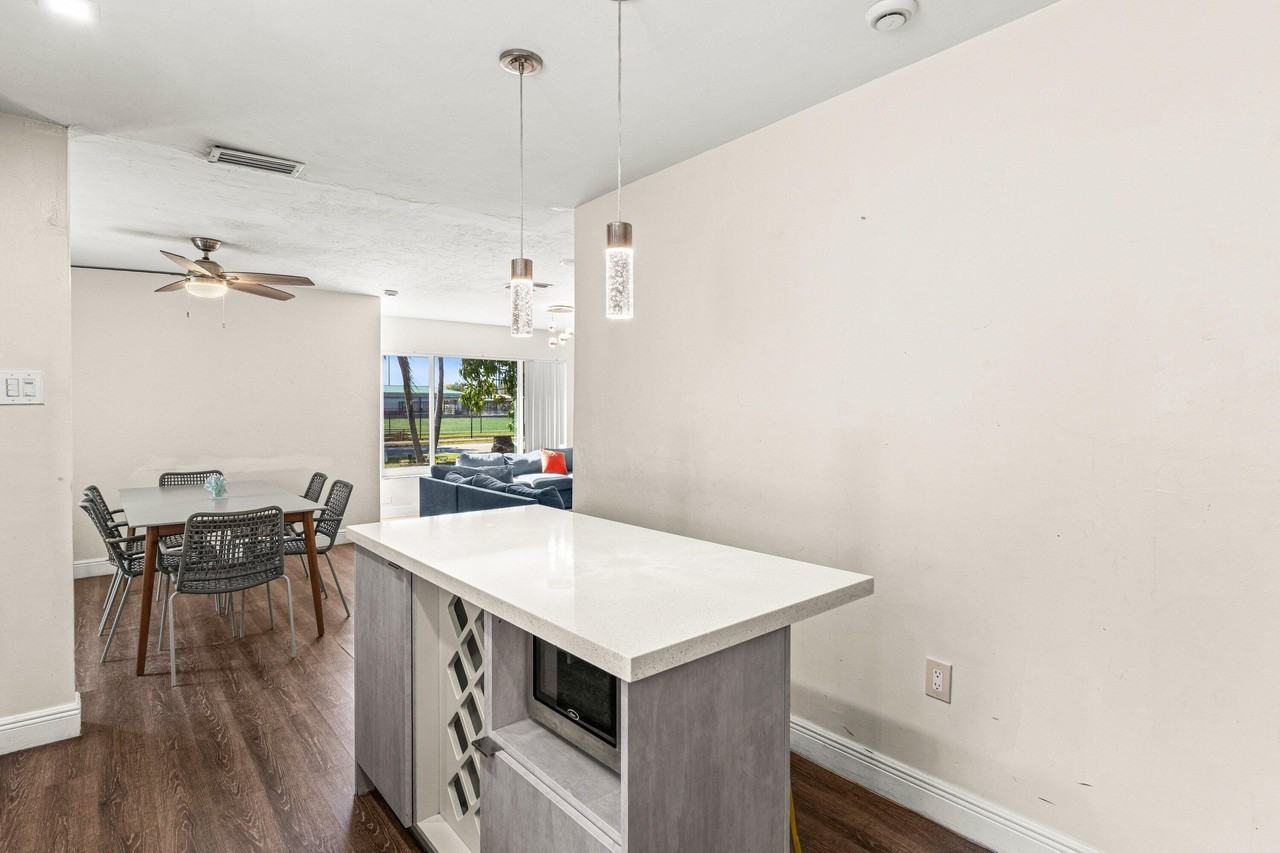 1121 N 66th Ter - Photo 6 of 29