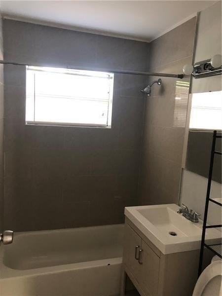 1448 W 33rd St Apt 2 - Photo 3 of 5