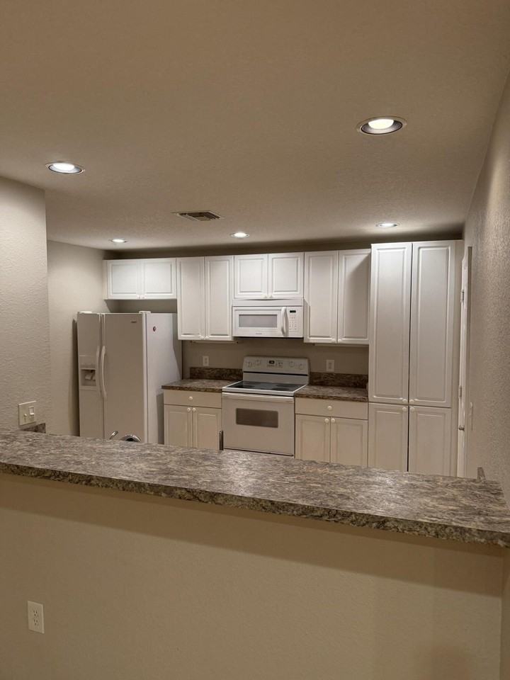 1739 N Dovetail Dr - Photo 4 of 12