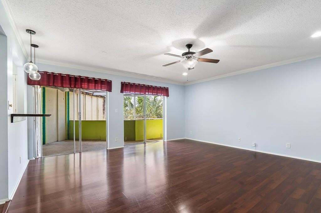 2 Greenway Vlg N Unit 210 - Photo 4 of 24