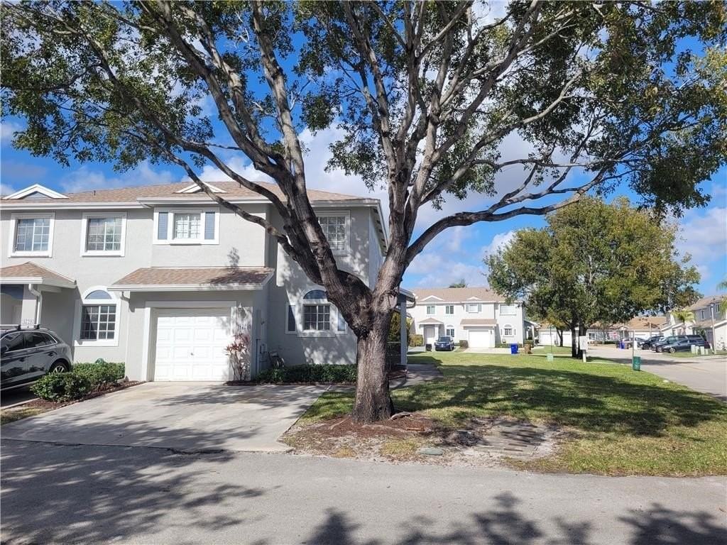 4723 Sw 14th St - Photo 2 of 28