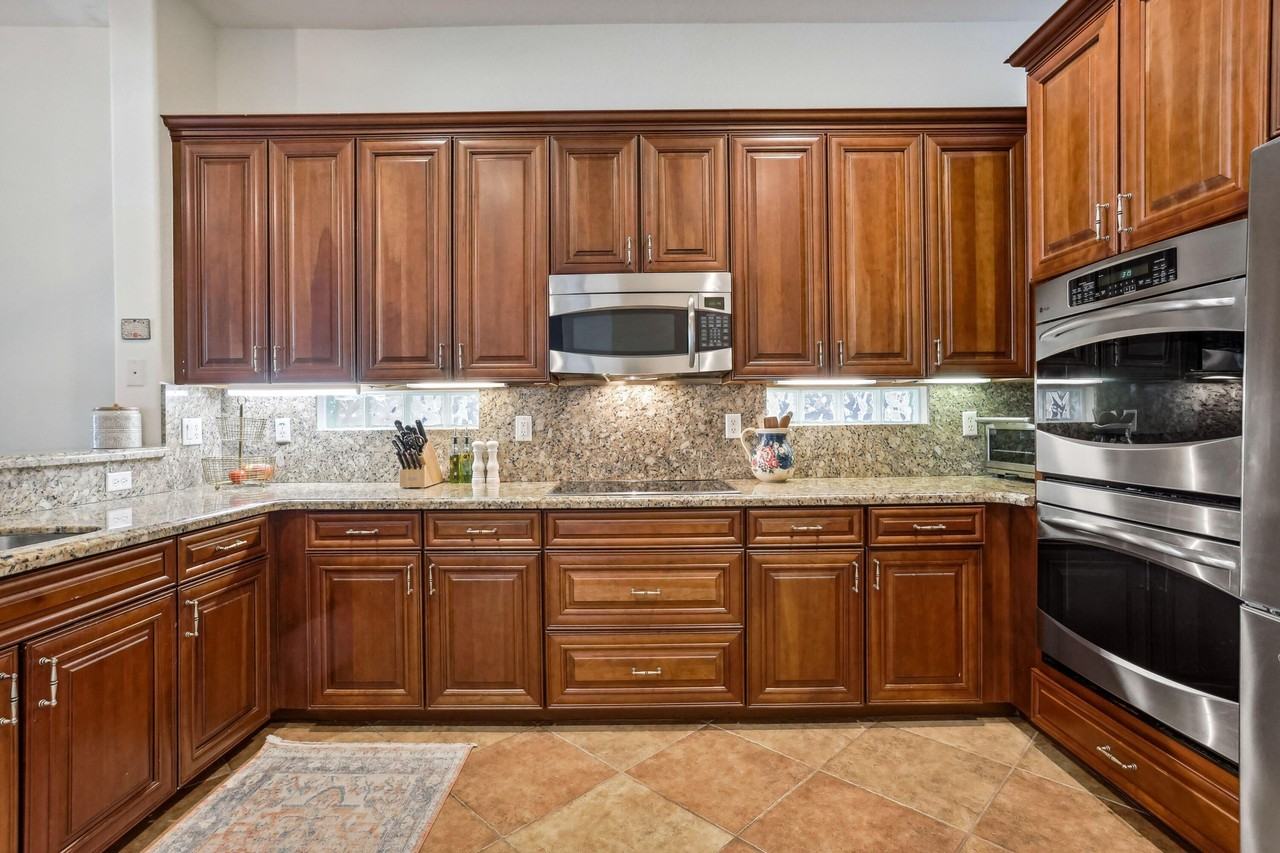 7965 Shaddock Dr - Photo 4 of 37