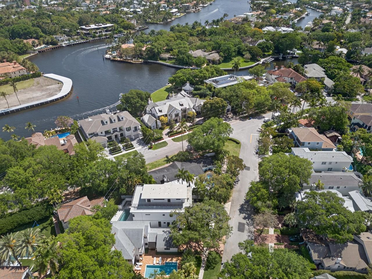 1205 Se 5th Ct - Photo 4 of 39