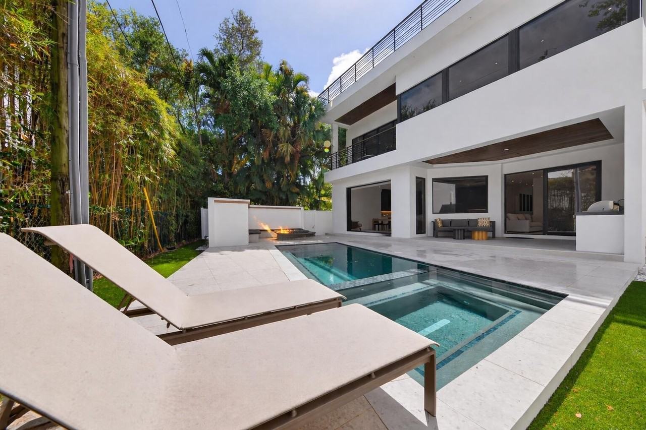 1205 Se 5th Ct - Photo 5 of 39