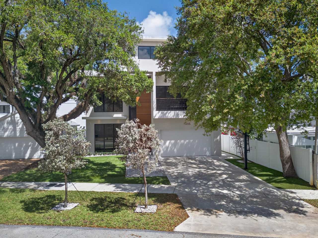 1205 Se 5th Ct - Photo 6 of 39