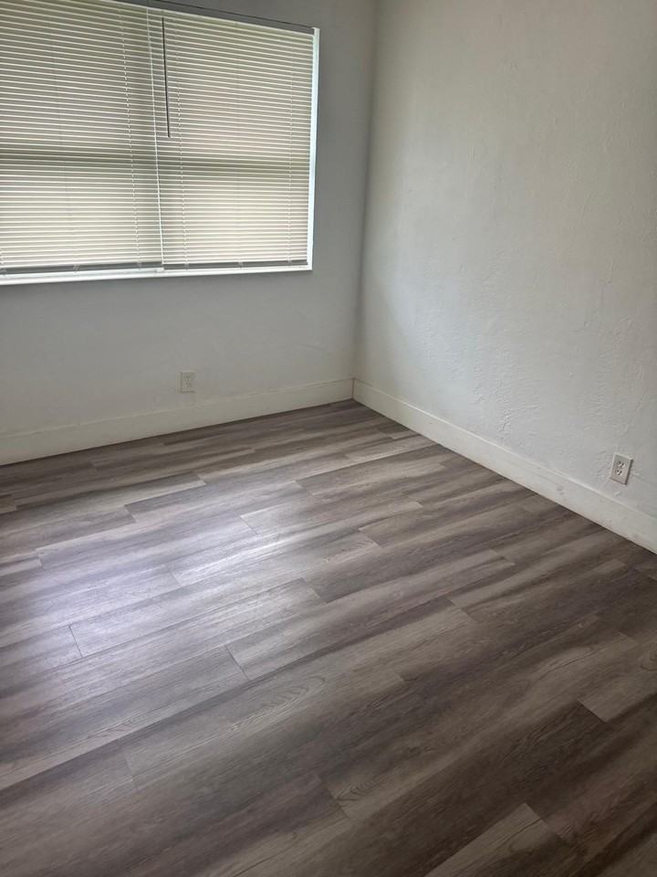 5521 Sw 34th St Unit 2 - Photo 3 of 13