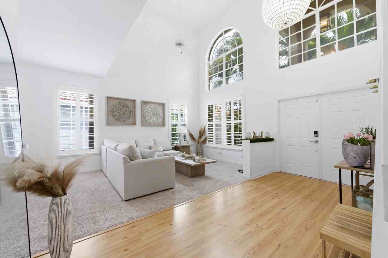 7657 Thornlee Dr - Photo 5 of 32