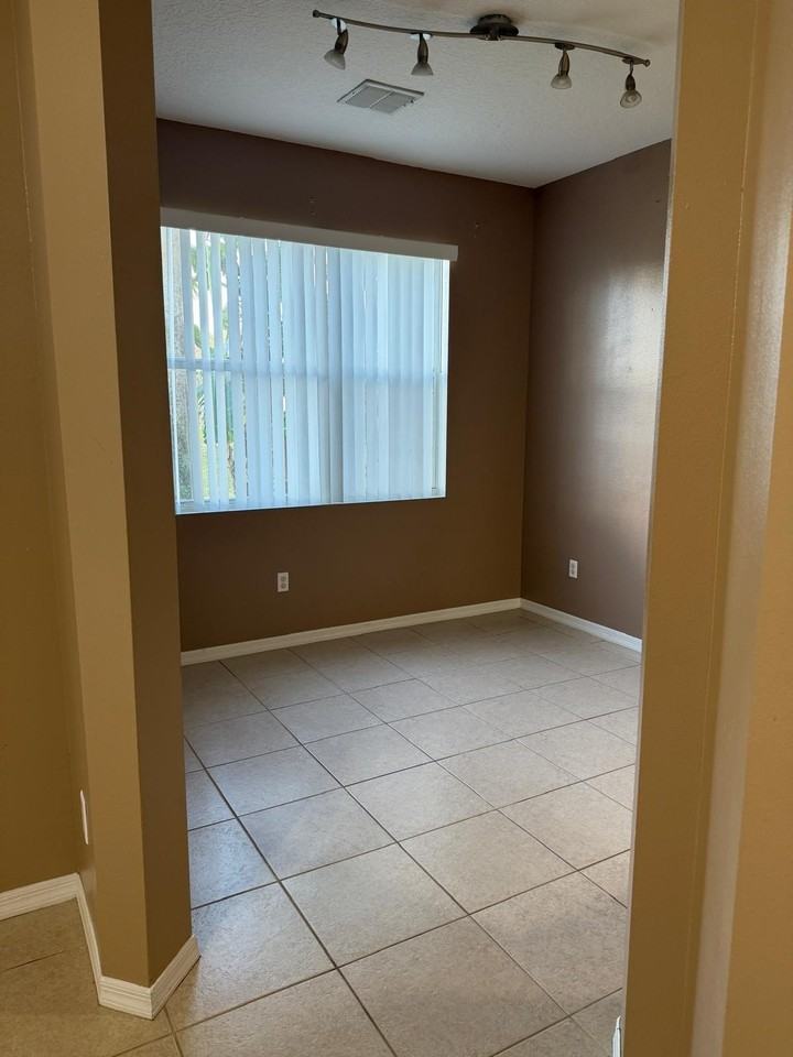 1510 Seminole Palms Dr - Photo 6 of 24