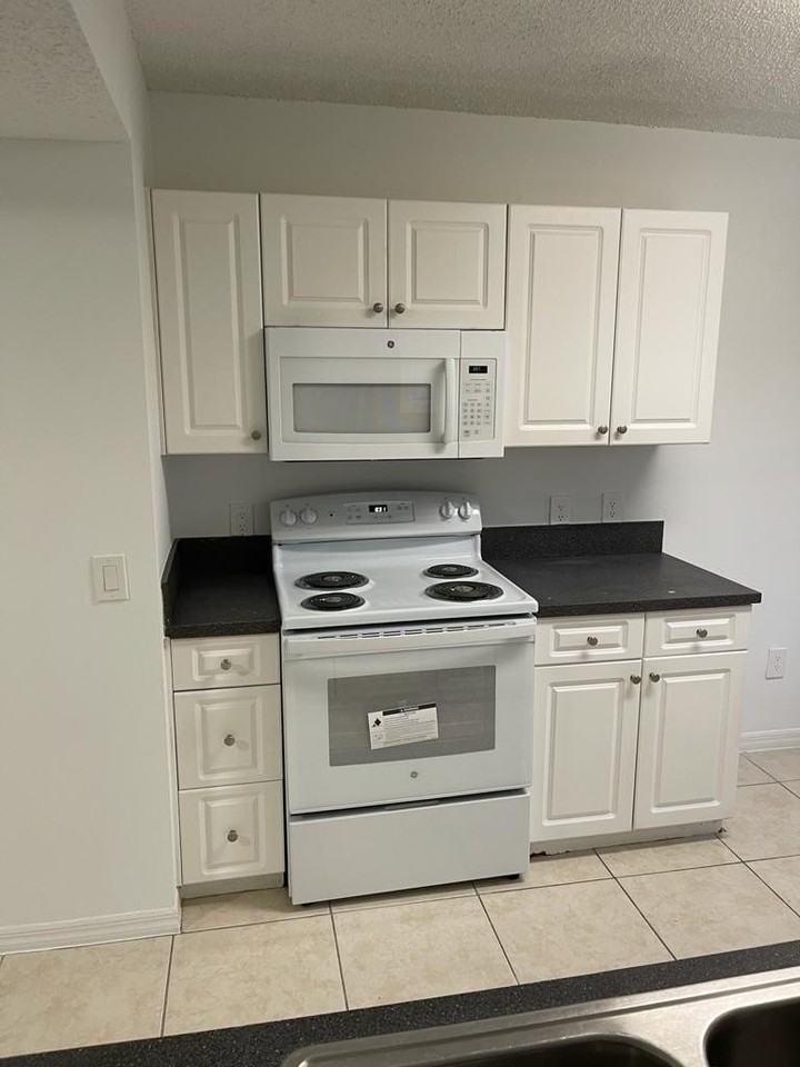 9640 Nw 2nd St #208 - Photo 5 of 18