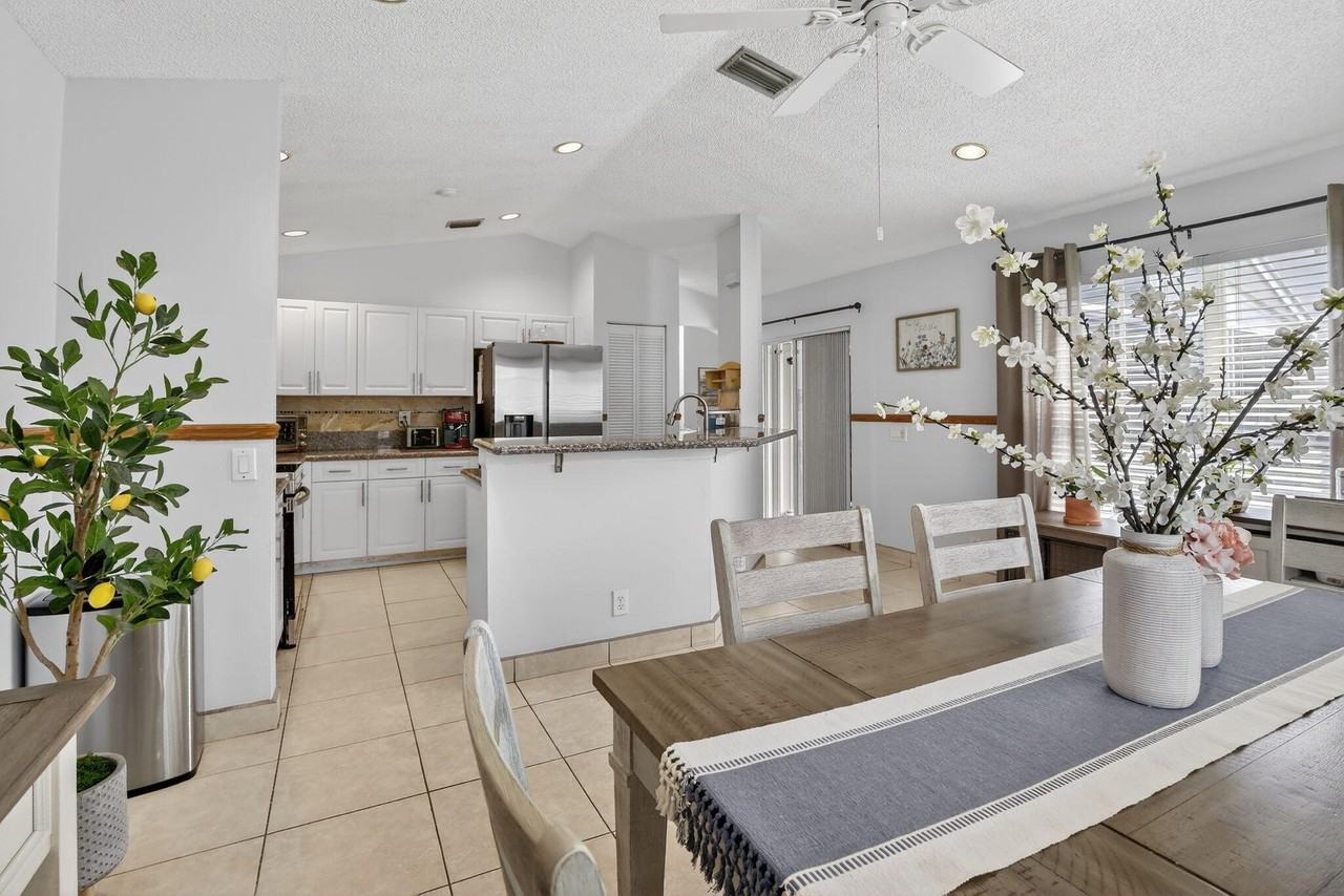 495 Carrington Ln - Photo 4 of 50