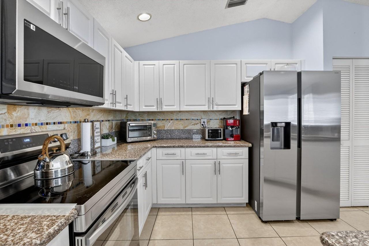 495 Carrington Ln - Photo 6 of 50