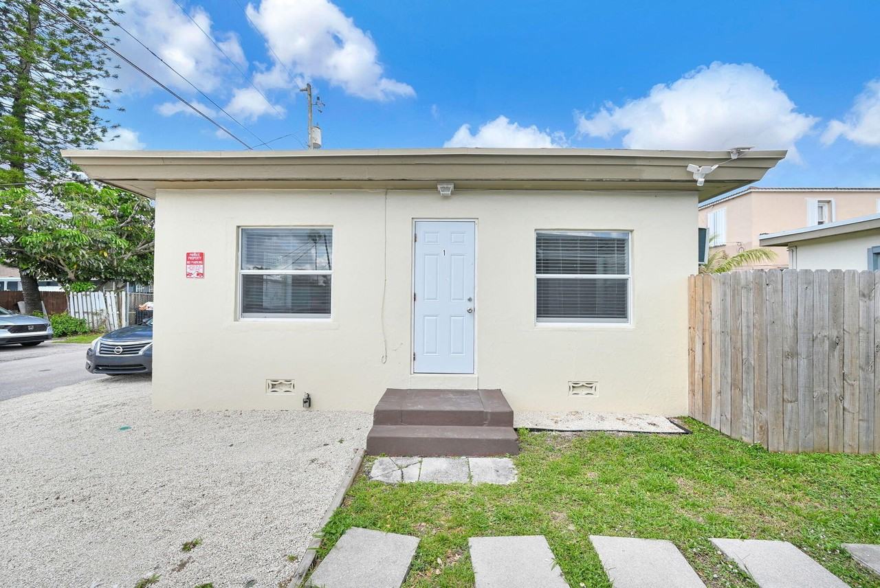 1744 Madison St Unit 1 - Photo 2 of 38
