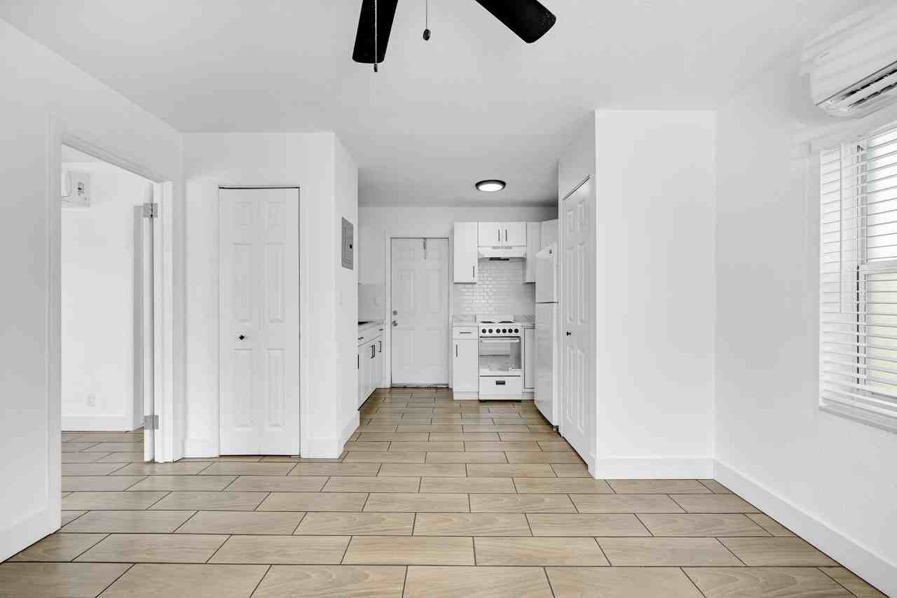 1744 Madison St Unit 1 - Photo 6 of 38