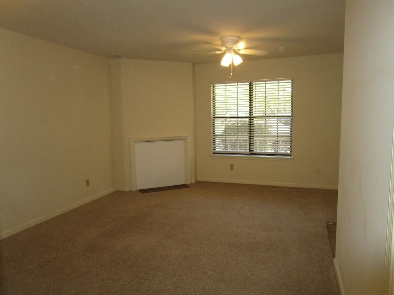 690 Archdale Dr Unit A - Photo 3 of 17