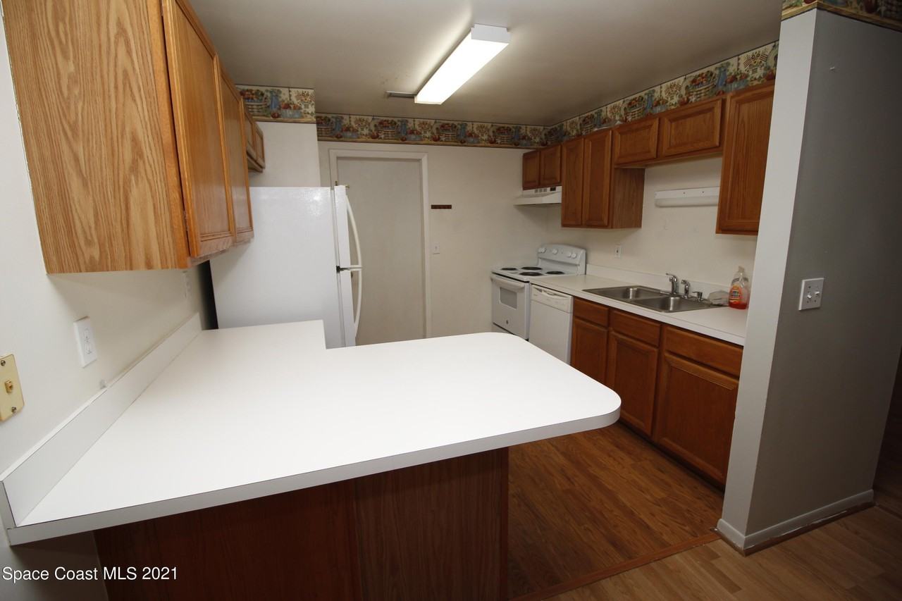 934 Colonial Ave Se - Photo 5 of 19