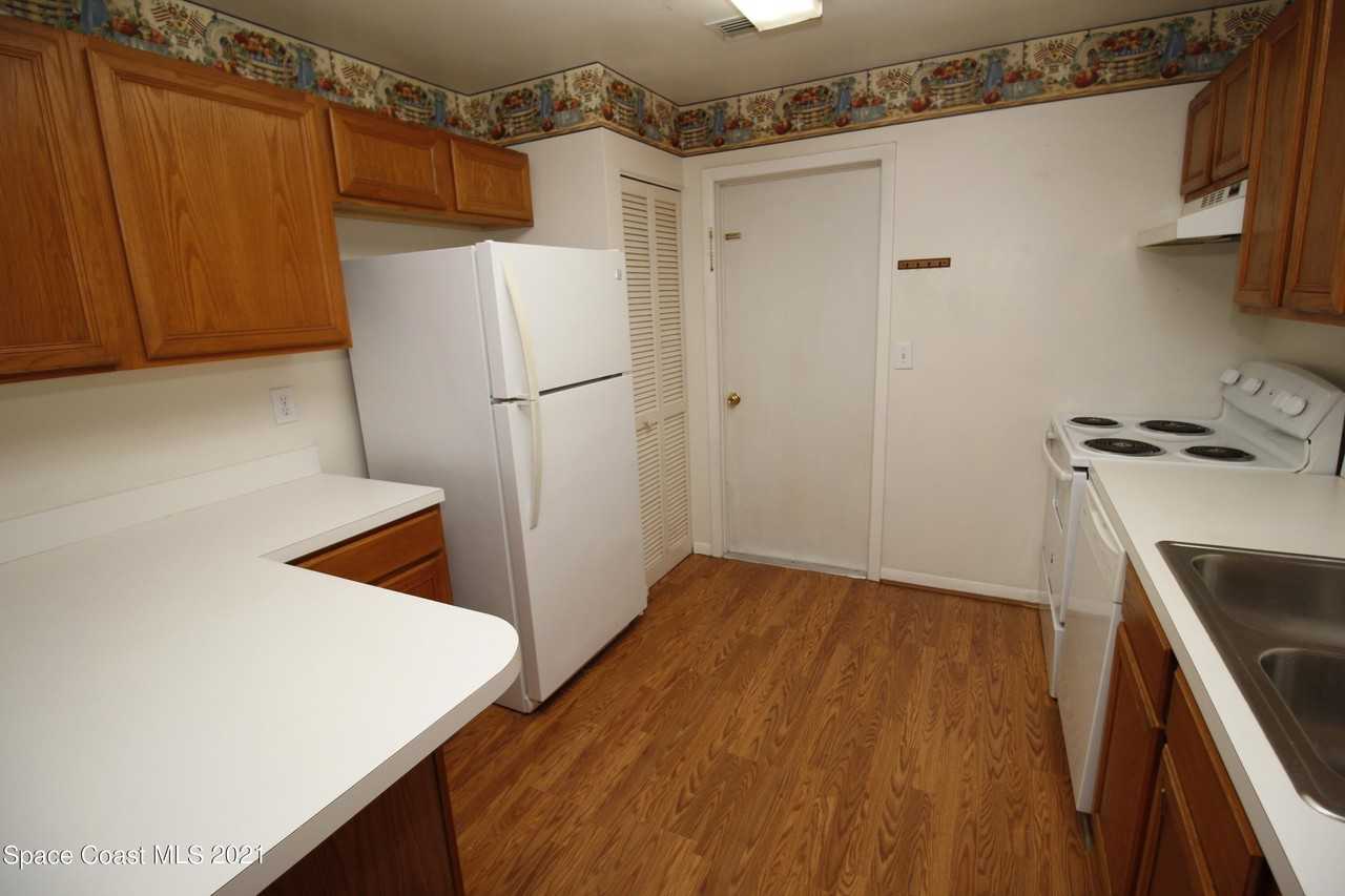 934 Colonial Ave Se - Photo 6 of 19