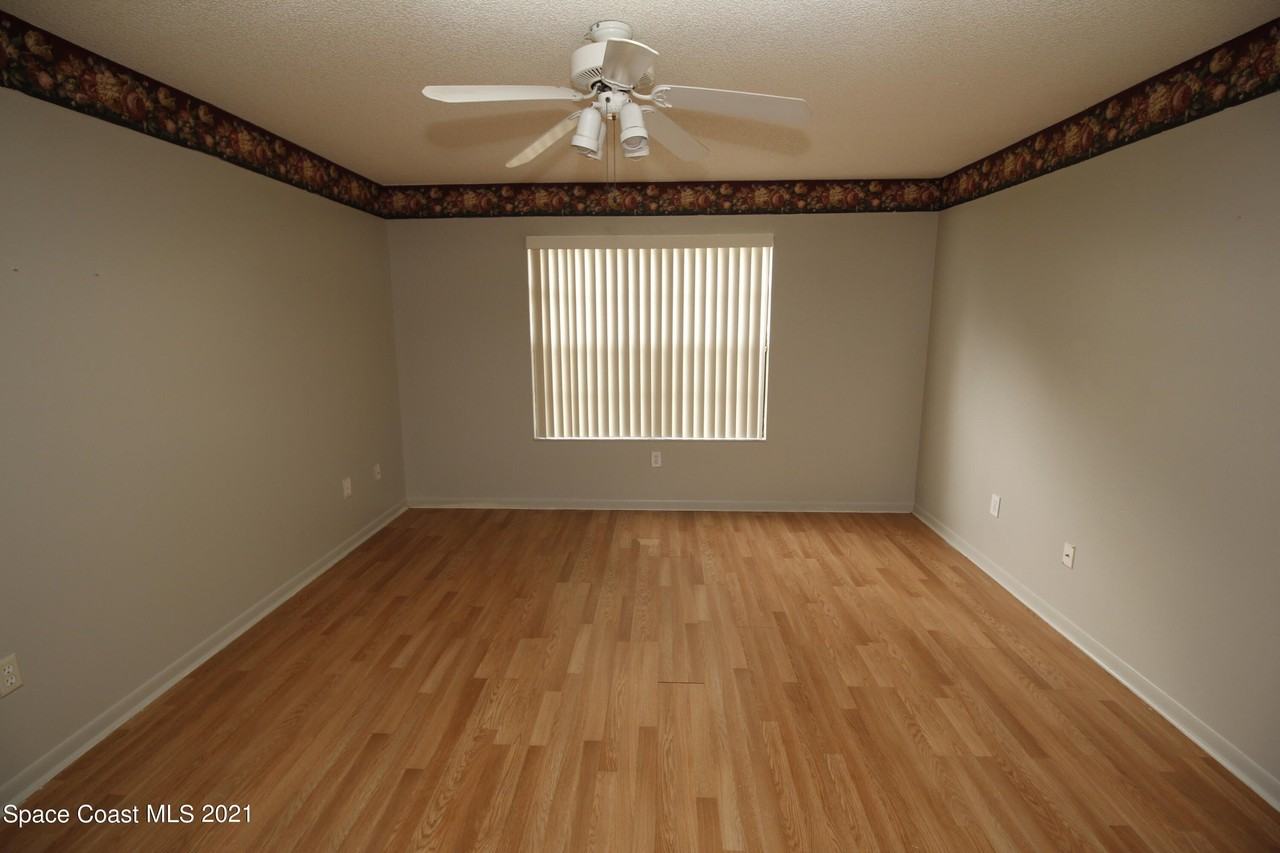 934 Colonial Ave Se - Photo 7 of 19