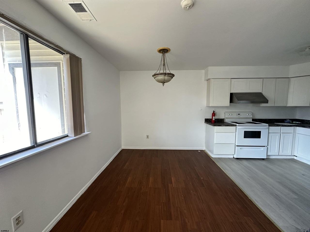 2734 Evergreen Ct - Photo 3 of 8