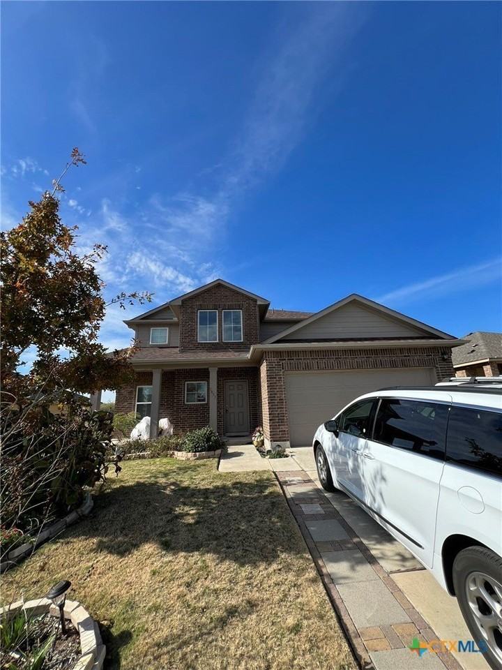 1057 Clarkston Dr - Photo 2 of 35