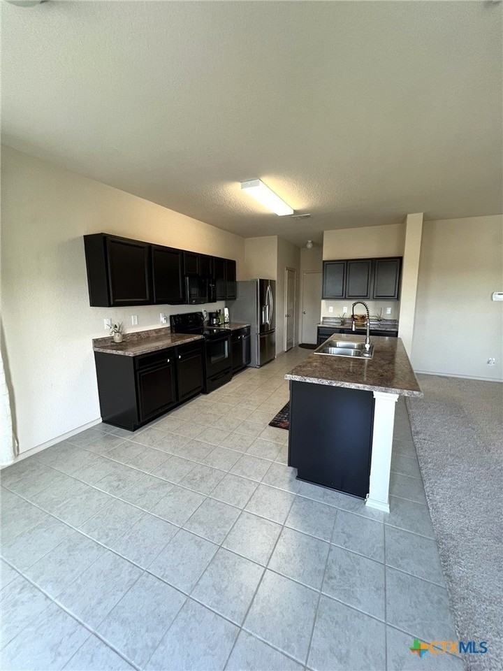 1057 Clarkston Dr - Photo 6 of 35