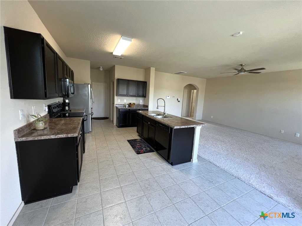 1057 Clarkston Dr - Photo 7 of 35