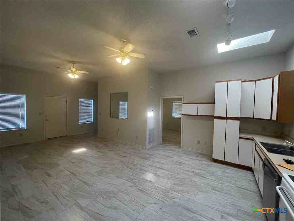 1375 Canyon Trce #B - Photo 2 of 25
