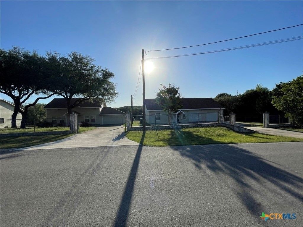 1375 Canyon Trce #B - Photo 3 of 25