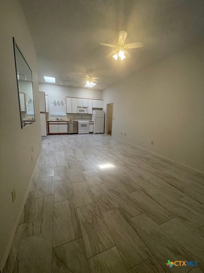 1375 Canyon Trce #B - Photo 5 of 25