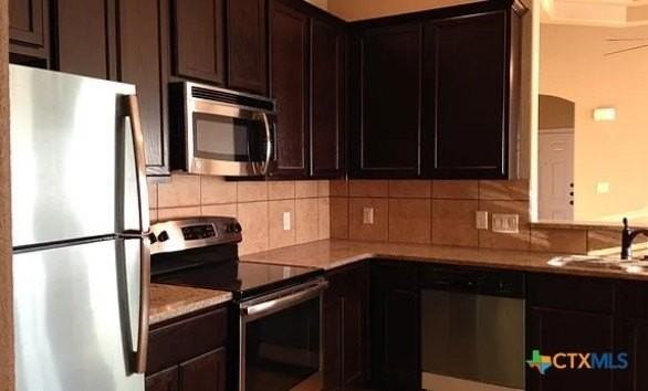 1055 Carolyn Cv - Photo 2 of 10