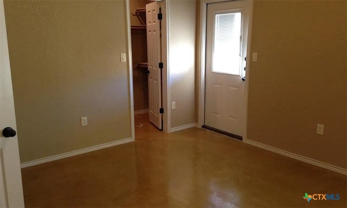 1055 Carolyn Cv - Photo 6 of 10