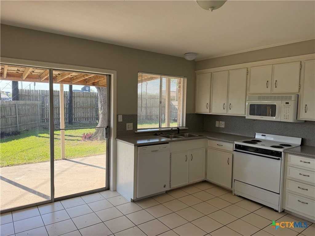 111 Lancelot St #1 - Photo 2 of 6