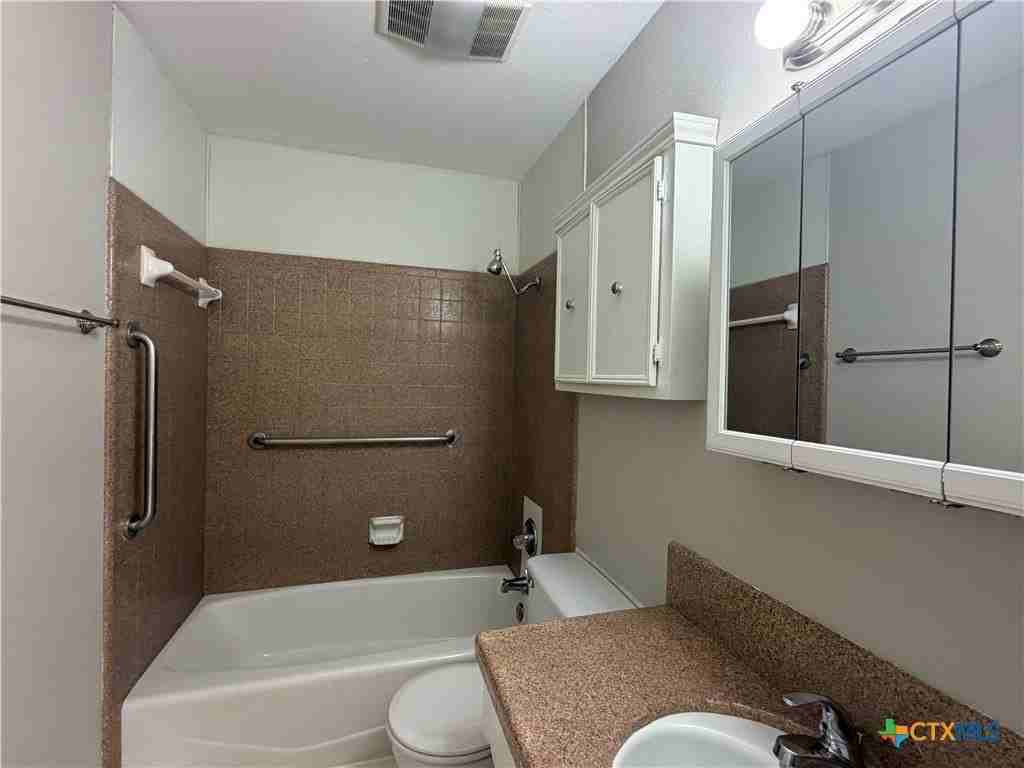 111 Lancelot St #1 - Photo 5 of 6