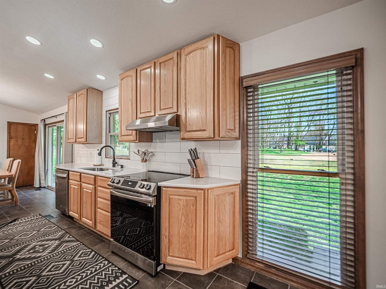 6166 River Bluff Dr - Photo 4 of 25