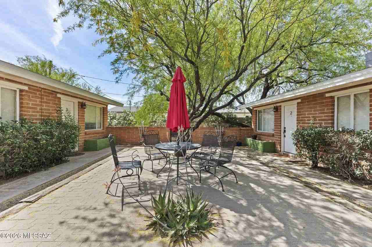 2508 E Seneca St Unit 1 - Photo 3 of 32