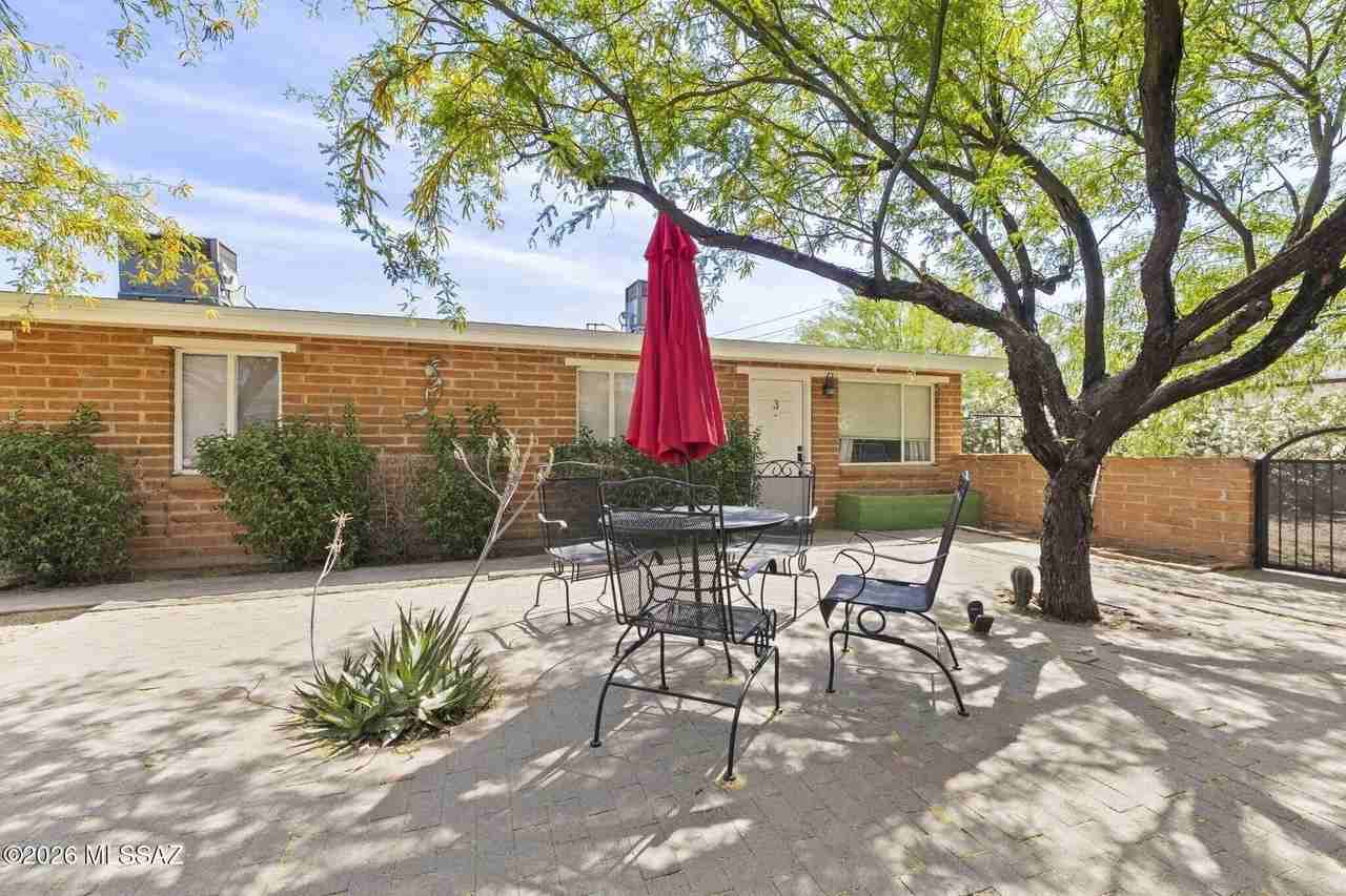 2508 E Seneca St Unit 1 - Photo 4 of 32