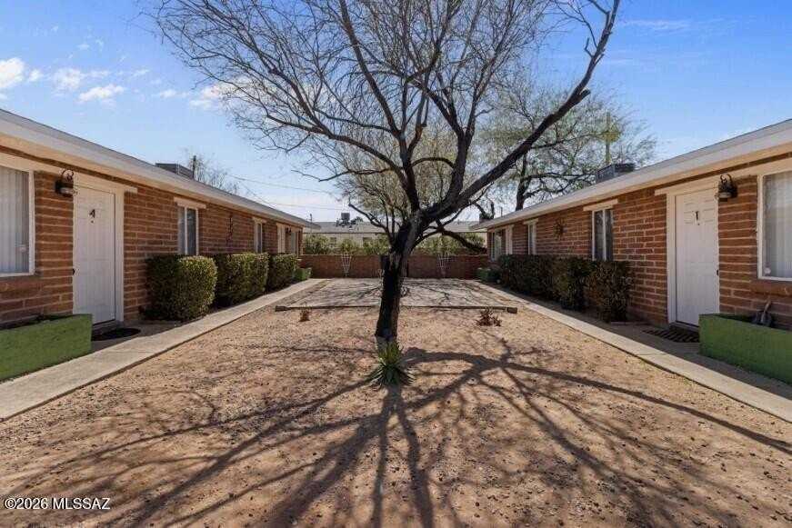 2508 E Seneca St Unit 1 - Photo 6 of 32