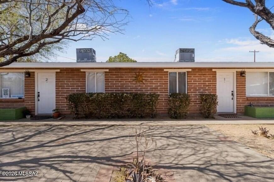 2508 E Seneca St Unit 1 - Photo 7 of 32