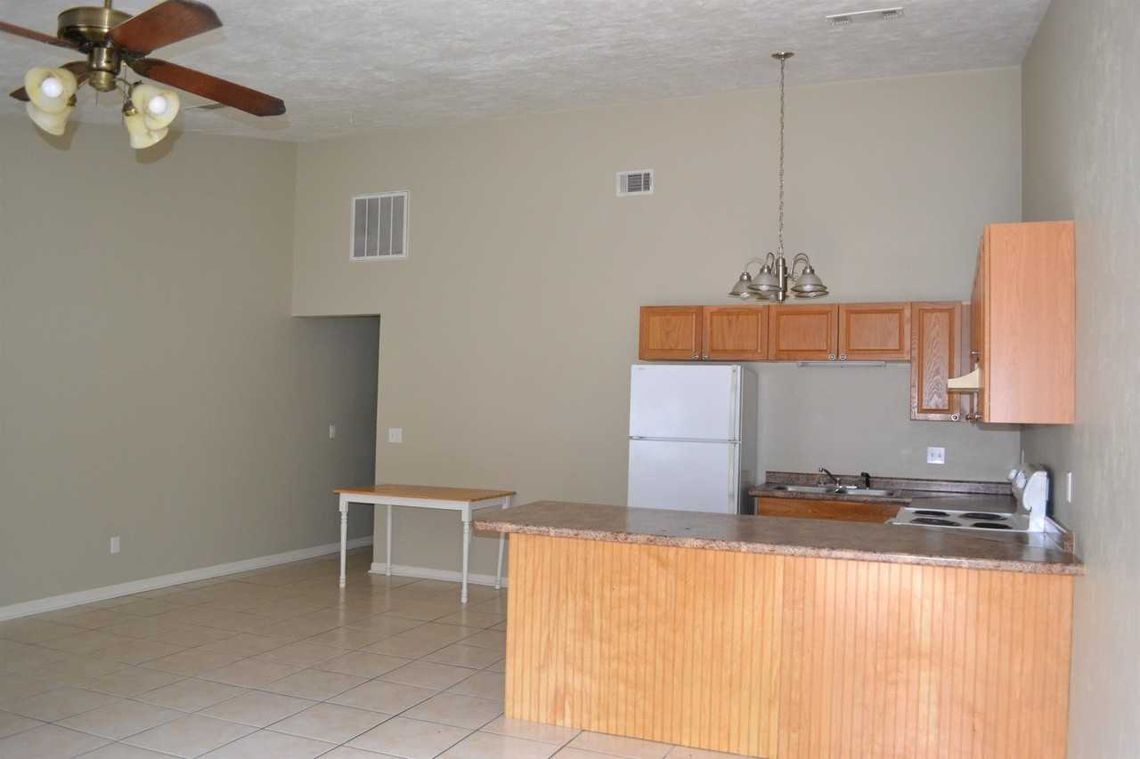 2041 Continental Ave - Photo 3 of 25