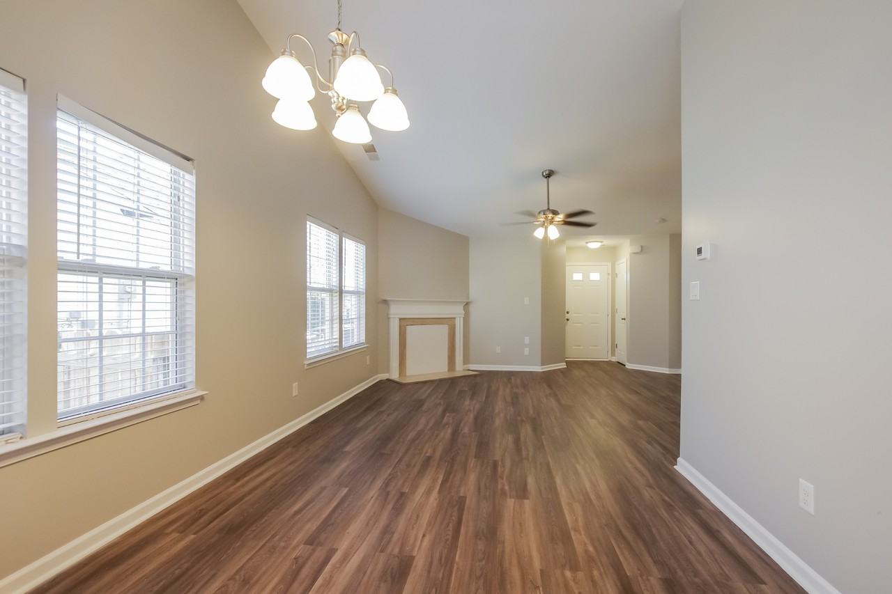 1003 Washburn Ct - Photo 3 of 16