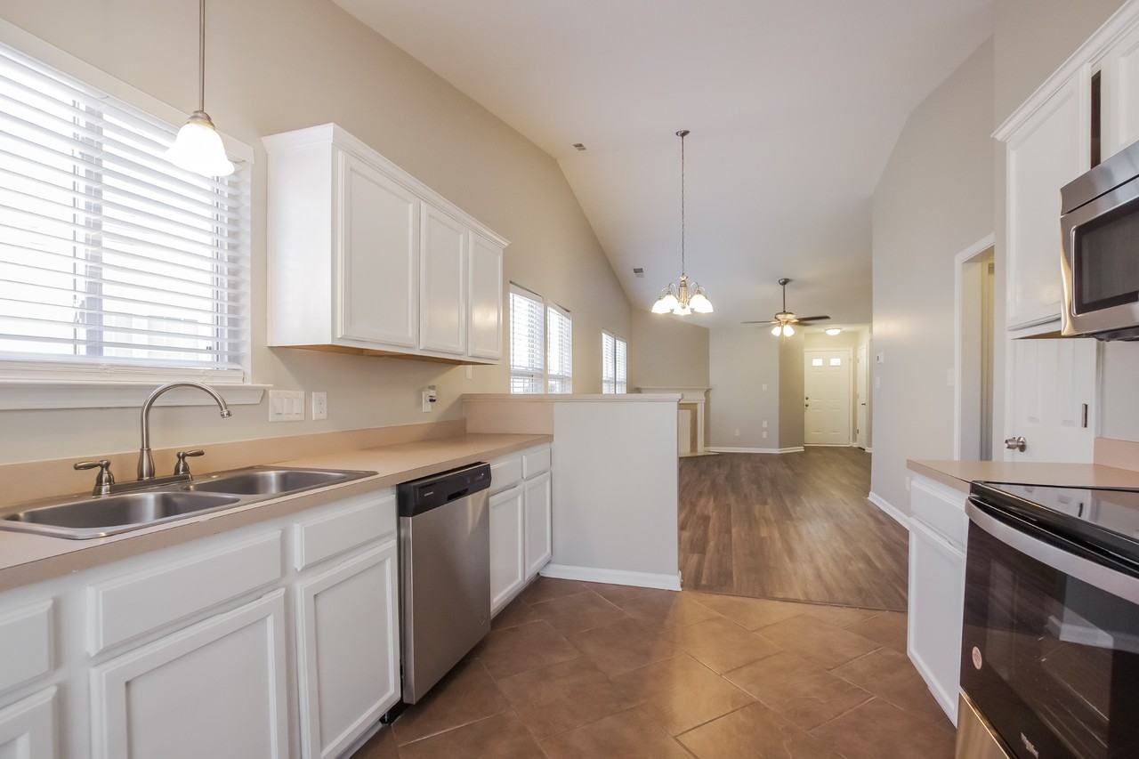 1003 Washburn Ct - Photo 6 of 16