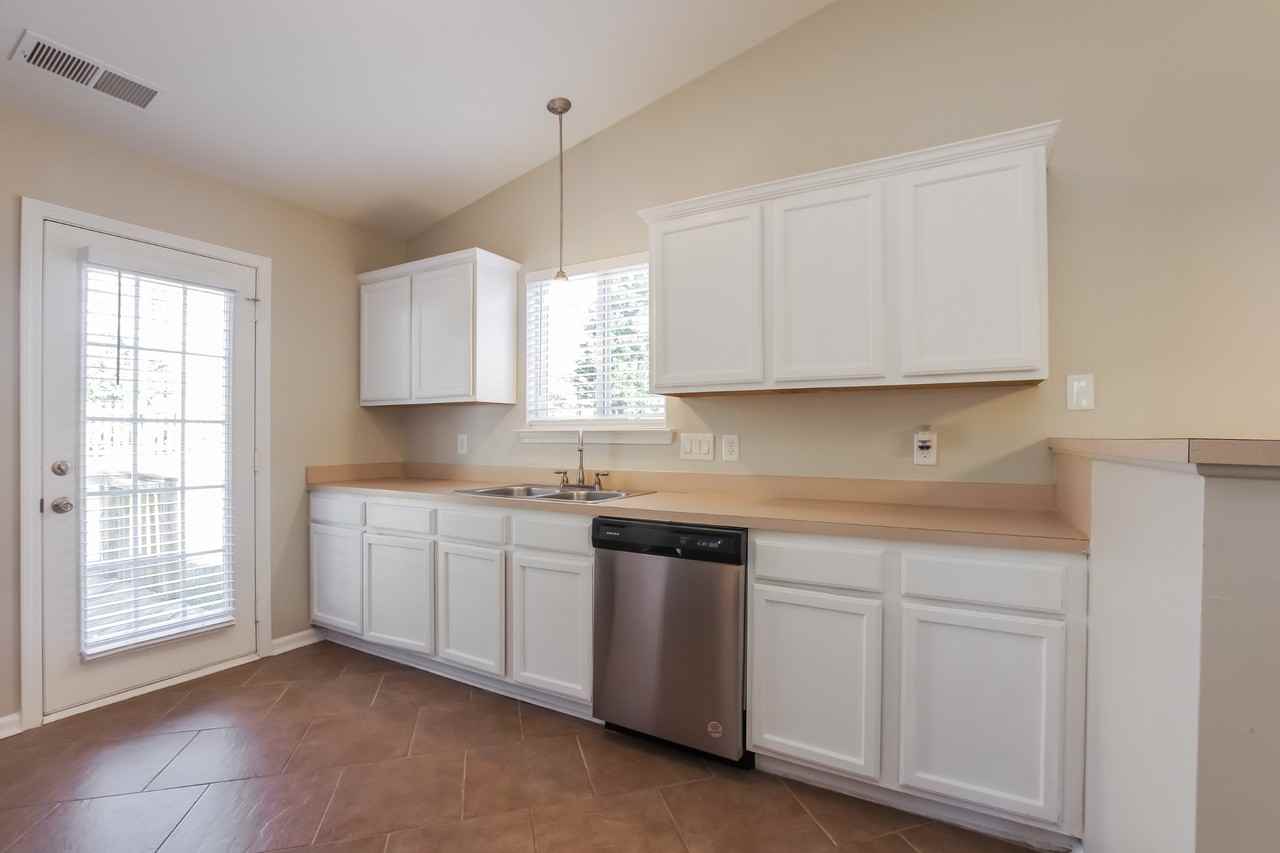 1003 Washburn Ct - Photo 7 of 16